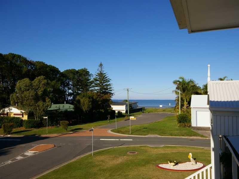 6 Phillip Street, Beachmere QLD 4510