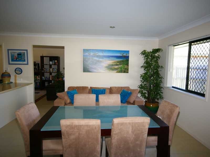 8 Dixon Court, Beachmere QLD 4510
