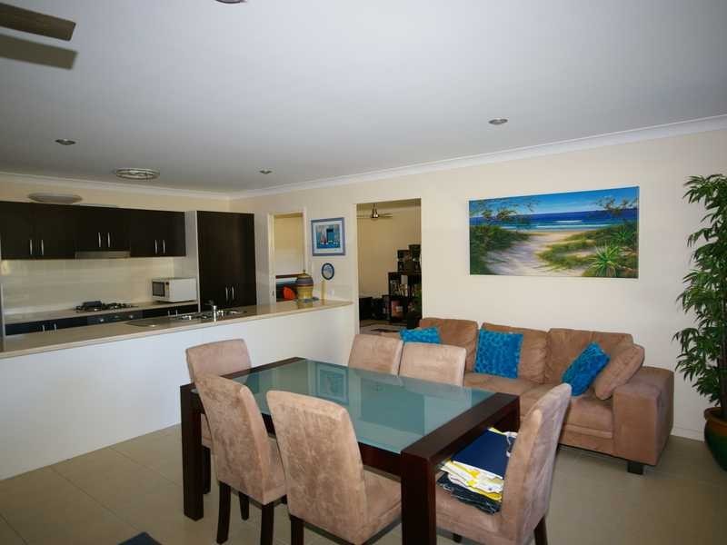 8 Dixon Court, Beachmere QLD 4510