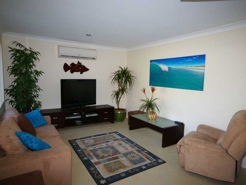 8 Dixon Court, Beachmere QLD 4510
