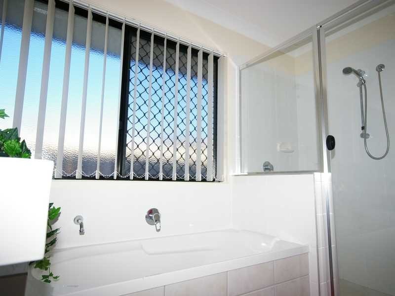 8 Dixon Court, Beachmere QLD 4510