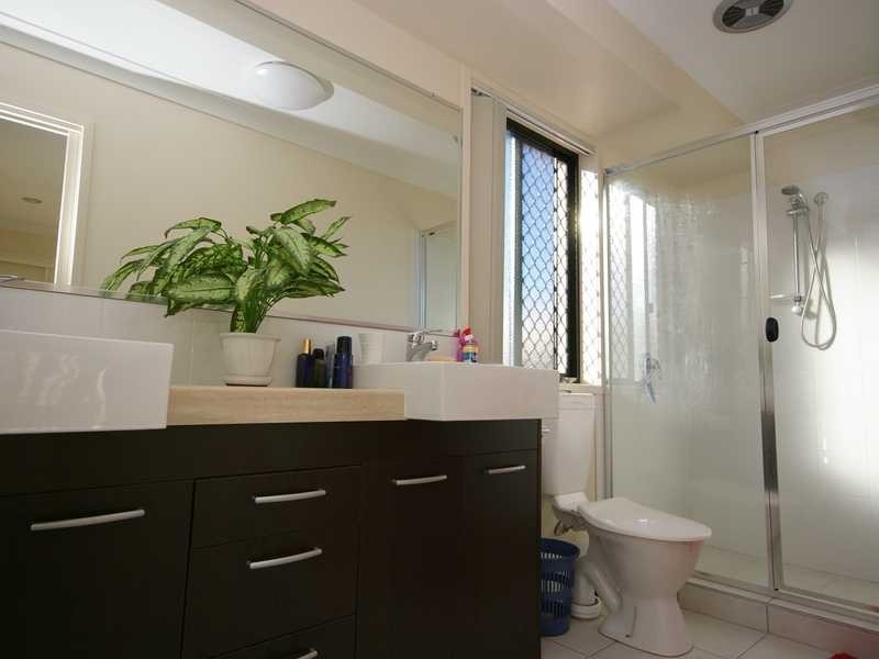 8 Dixon Court, Beachmere QLD 4510