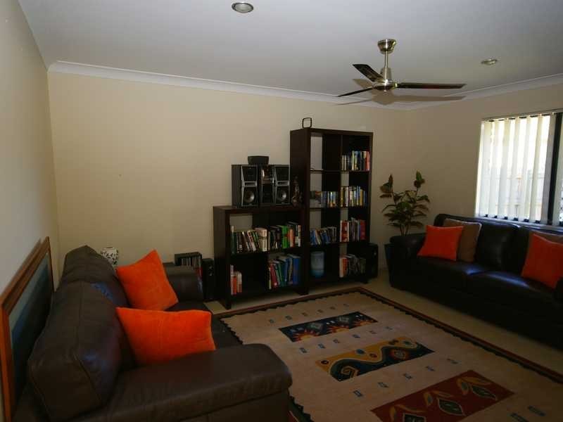 8 Dixon Court, Beachmere QLD 4510