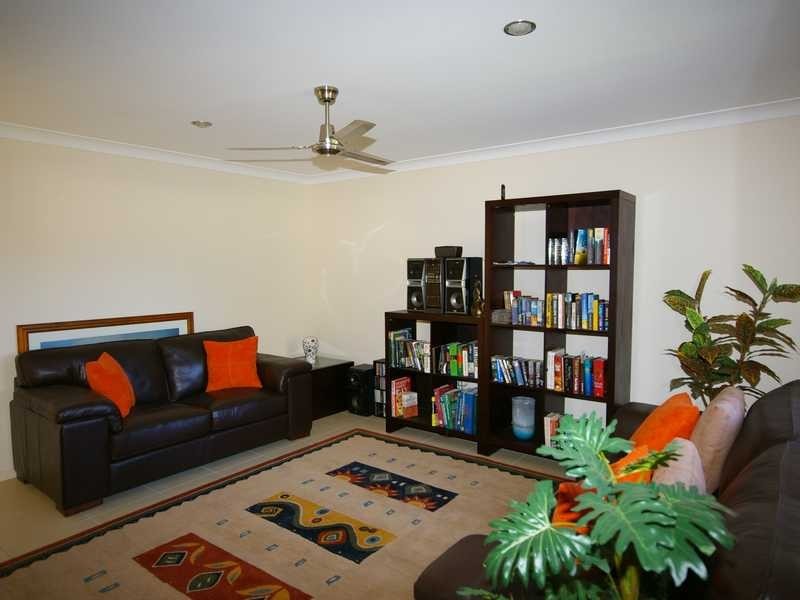 8 Dixon Court, Beachmere QLD 4510