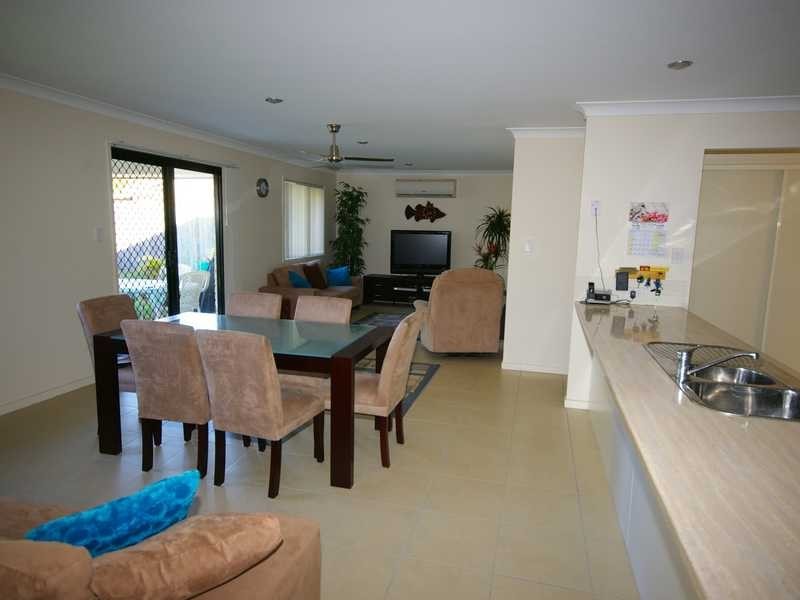 8 Dixon Court, Beachmere QLD 4510