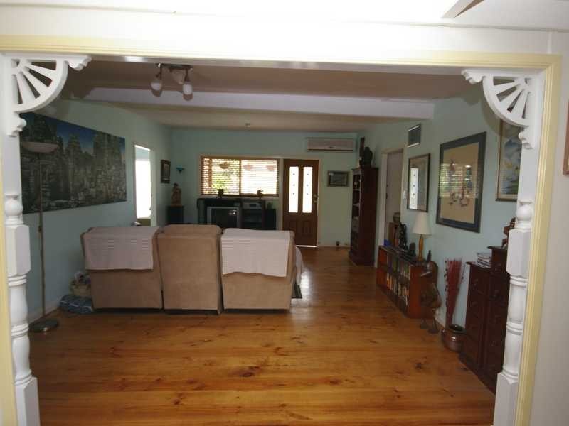 10 Gibson Street, Beachmere QLD 4510