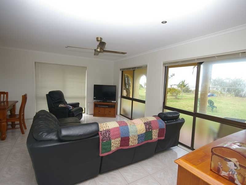 9 Grace Street, Beachmere QLD 4510