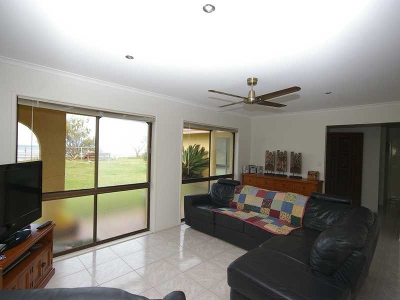 9 Grace Street, Beachmere QLD 4510