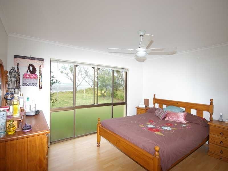 9 Grace Street, Beachmere QLD 4510