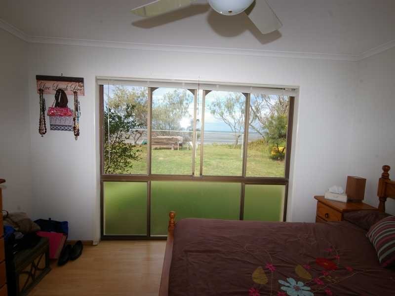 9 Grace Street, Beachmere QLD 4510