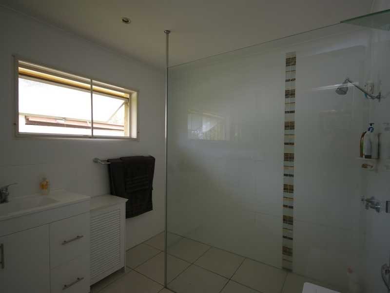 9 Grace Street, Beachmere QLD 4510