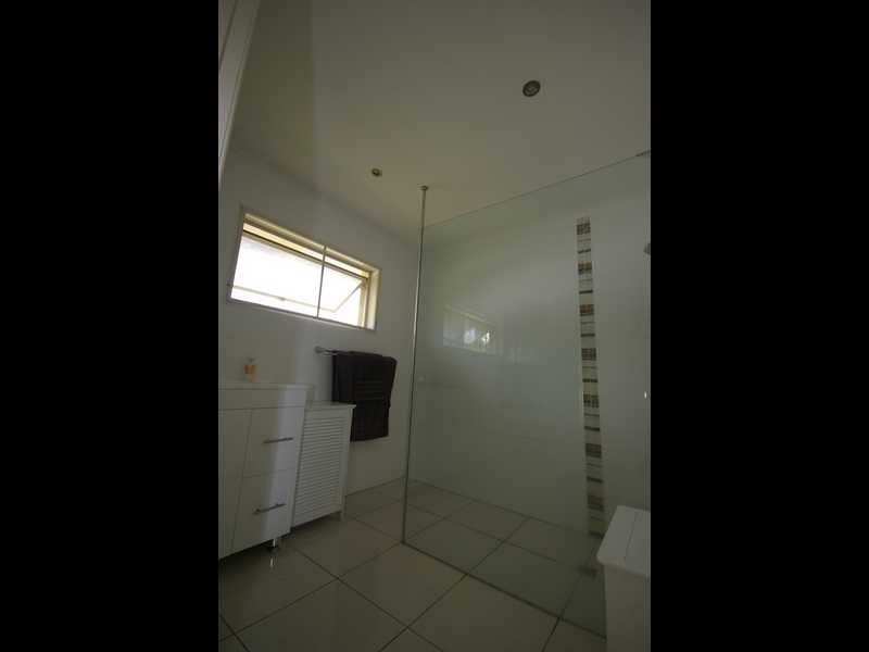 9 Grace Street, Beachmere QLD 4510