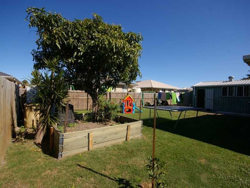 22 Gillian Street, Beachmere QLD 4510
