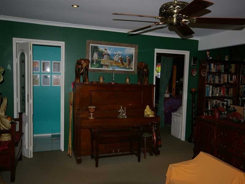 17 Dwyer Street, Beachmere QLD 4510