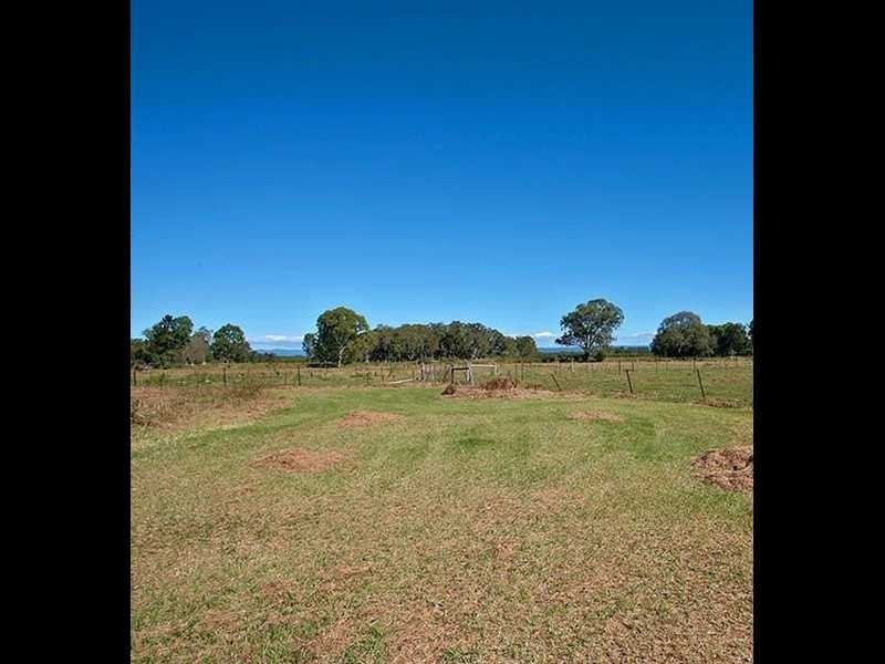 635 Beachmere Road, Beachmere QLD 4510