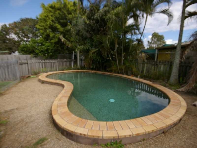 15 Dwyer Street, Beachmere QLD 4510