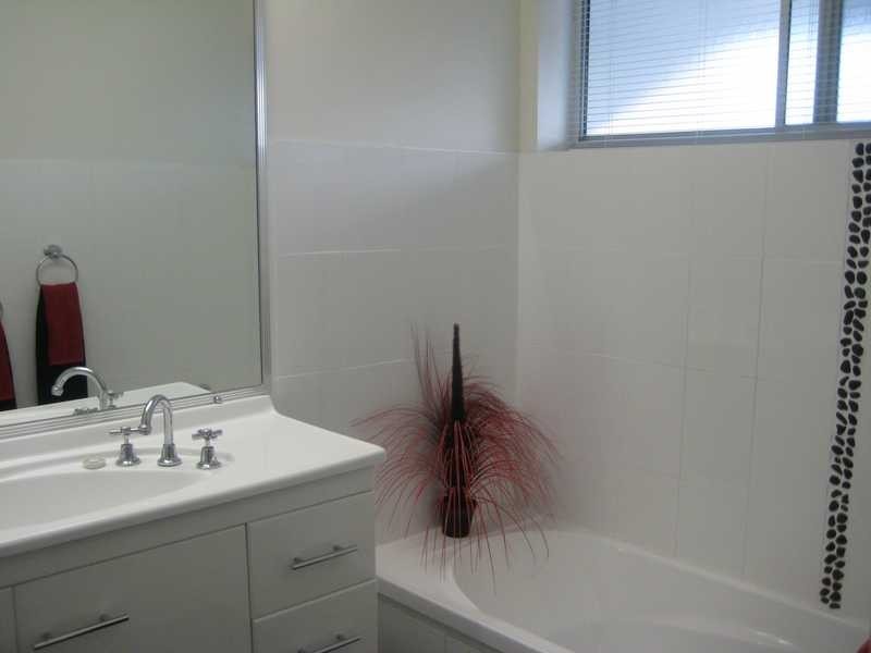 Unit B9/10 Spinnaker Drive, Sandstone Point QLD 4511