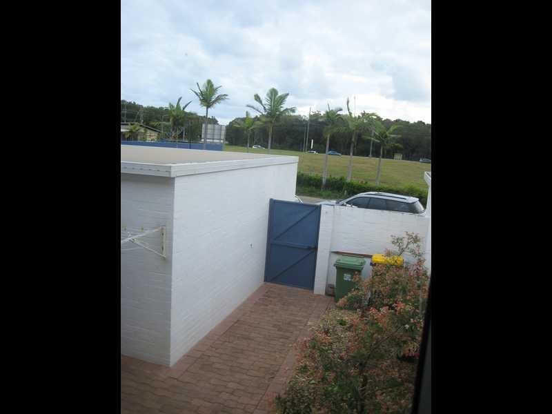 Unit B9/10 Spinnaker Drive, Sandstone Point QLD 4511