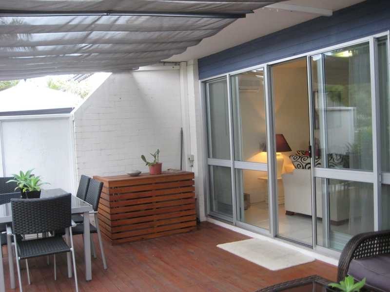 Unit B9/10 Spinnaker Drive, Sandstone Point QLD 4511