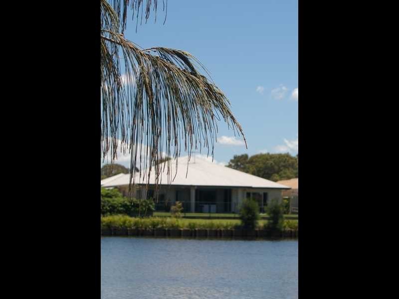 6 Apollo Crescent, Beachmere QLD 4510