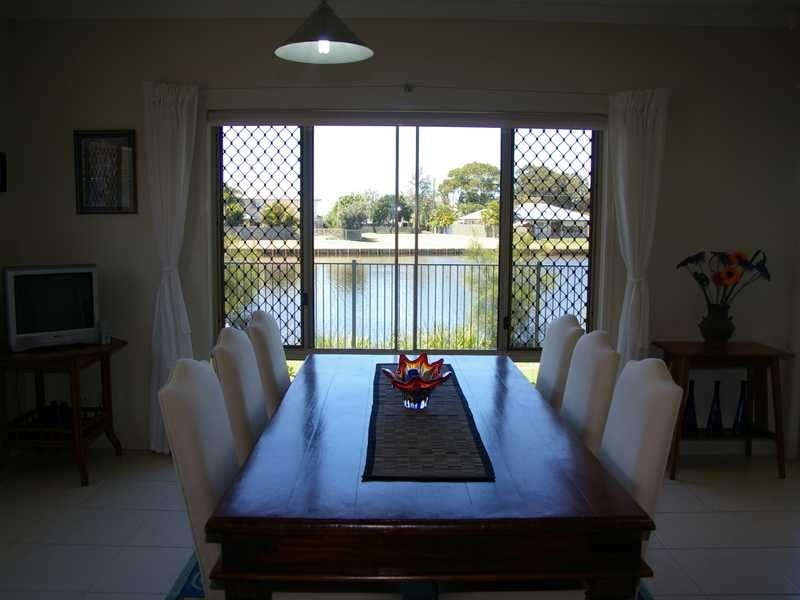 6 Apollo Crescent, Beachmere QLD 4510