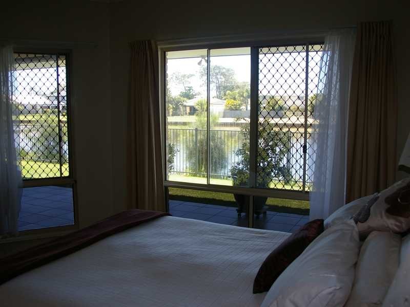 6 Apollo Crescent, Beachmere QLD 4510