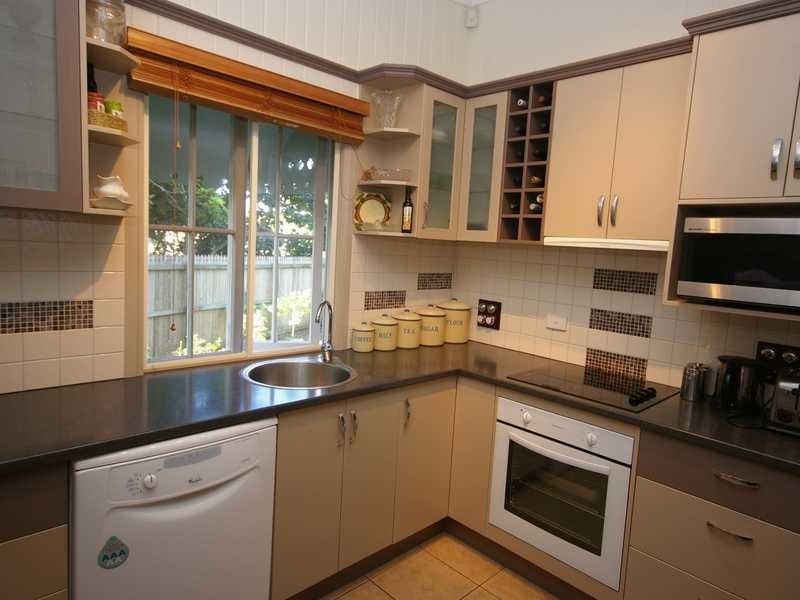 4 Moreton Terrace, Beachmere QLD 4510