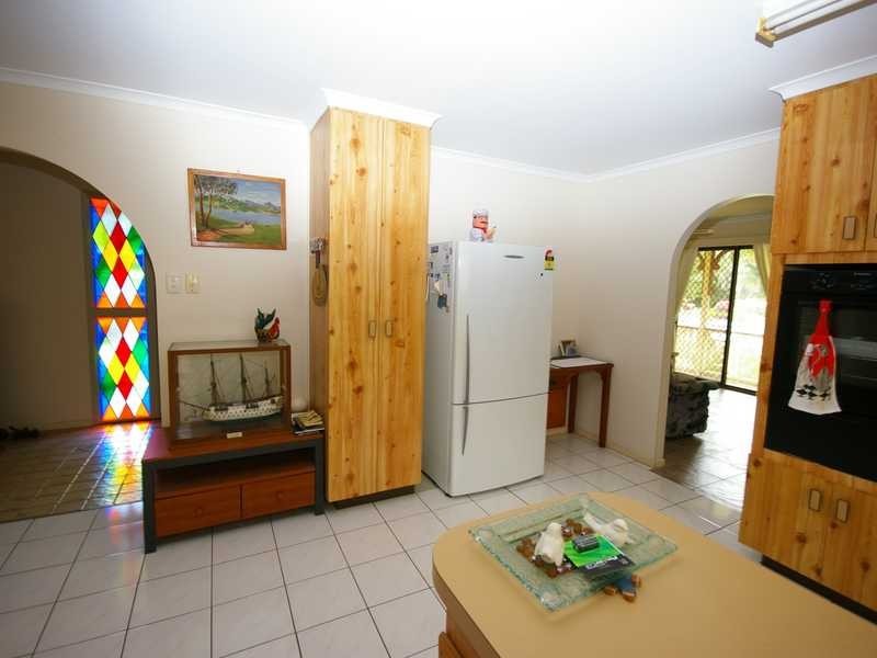 11 Sandpiper Street, Beachmere QLD 4510