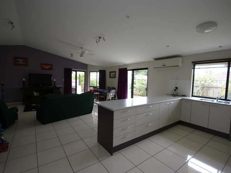 1 Adam Court, Beachmere QLD 4510