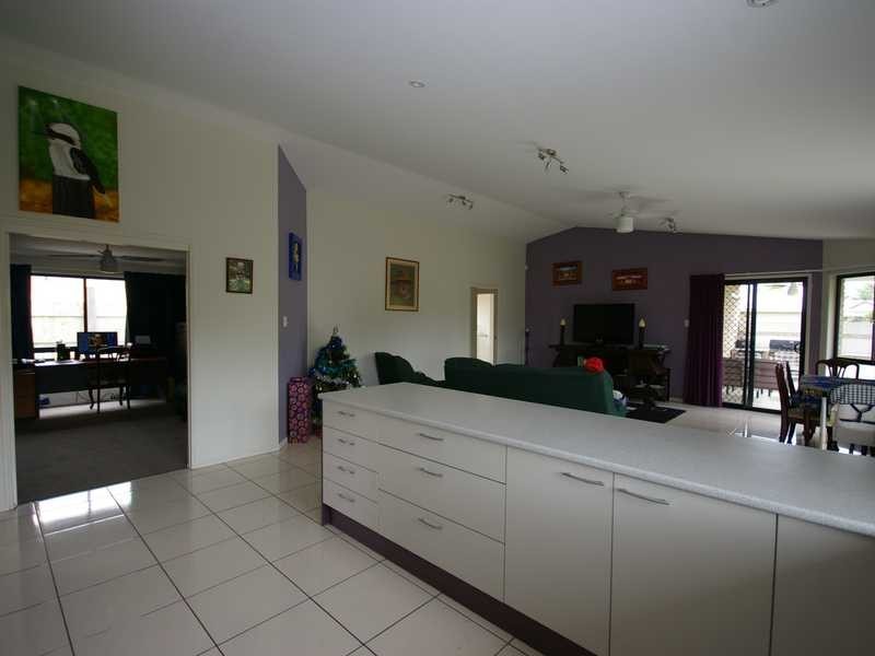 1 Adam Court, Beachmere QLD 4510