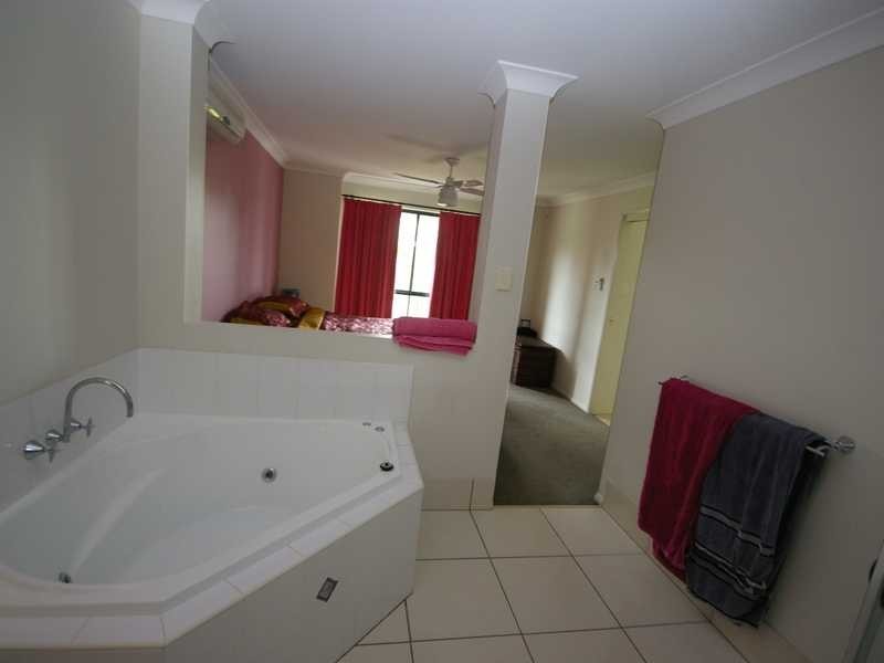 1 Adam Court, Beachmere QLD 4510