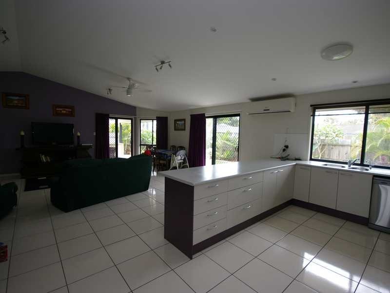 1 Adam Court, Beachmere QLD 4510
