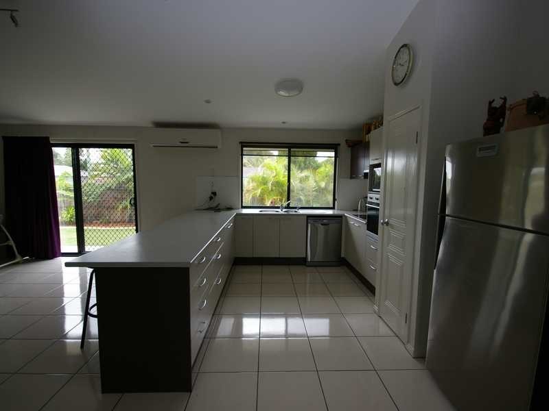 1 Adam Court, Beachmere QLD 4510