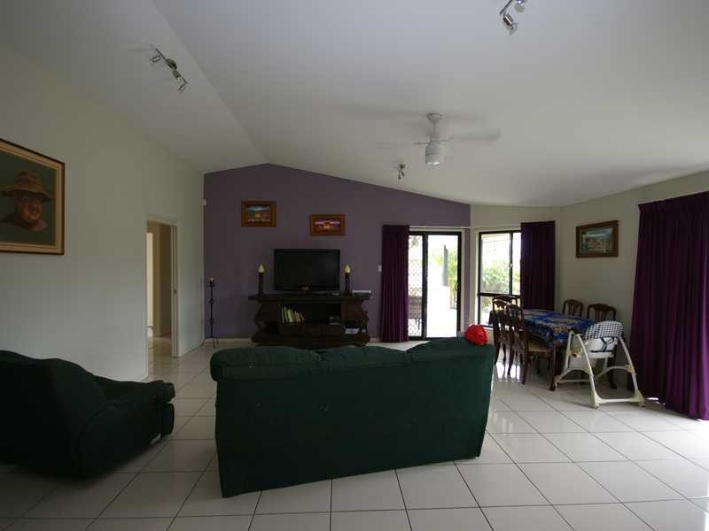 1 Adam Court, Beachmere QLD 4510