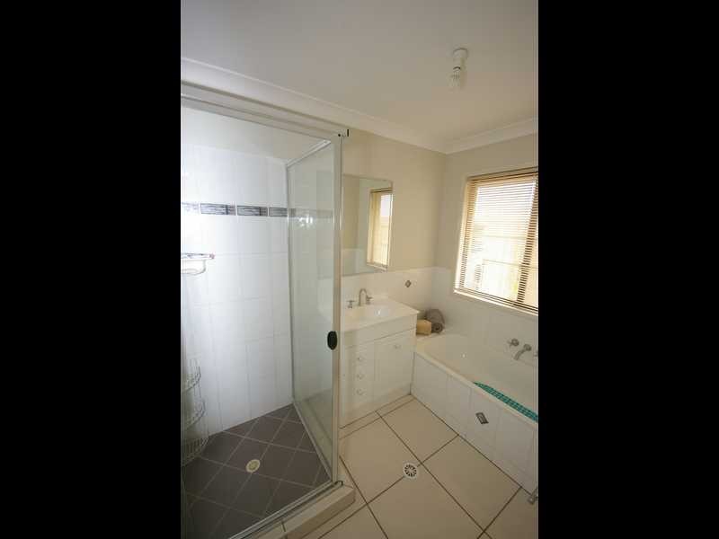 1 Adam Court, Beachmere QLD 4510