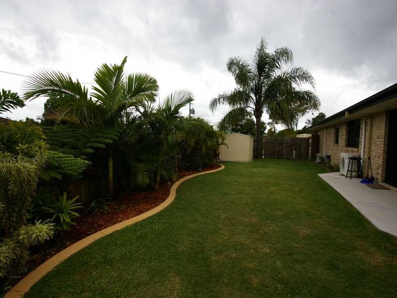 1 Adam Court, Beachmere QLD 4510
