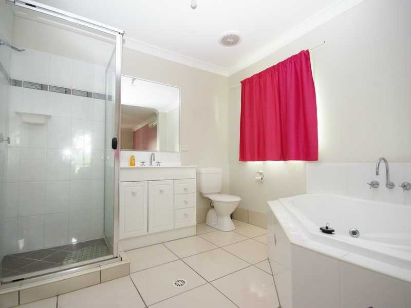 1 Adam Court, Beachmere QLD 4510