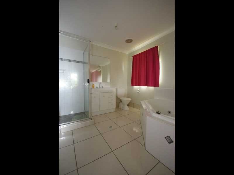 1 Adam Court, Beachmere QLD 4510