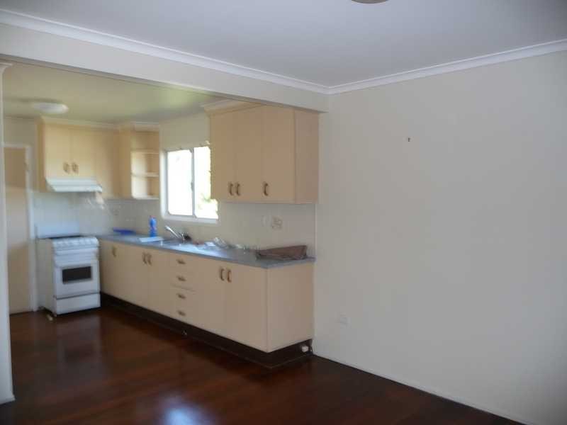 10 Dwyer Street, Beachmere QLD 4510