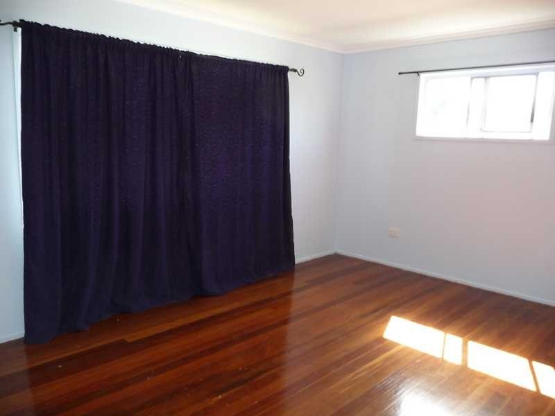 10 Dwyer Street, Beachmere QLD 4510