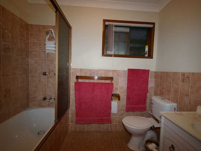8 Aylward Road, Ningi QLD 4511