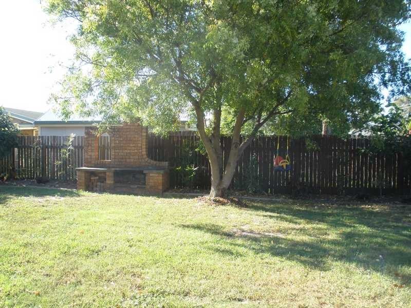 4 Moatah Drive, Beachmere QLD 4510