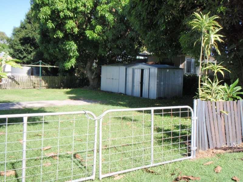 33 The Esplanade, Sandstone Point QLD 4511