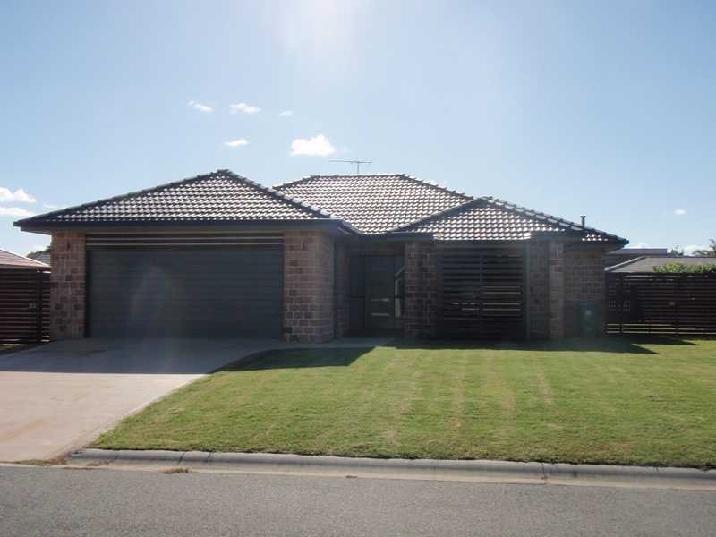 17 Apollo Crescent, Beachmere QLD 4510