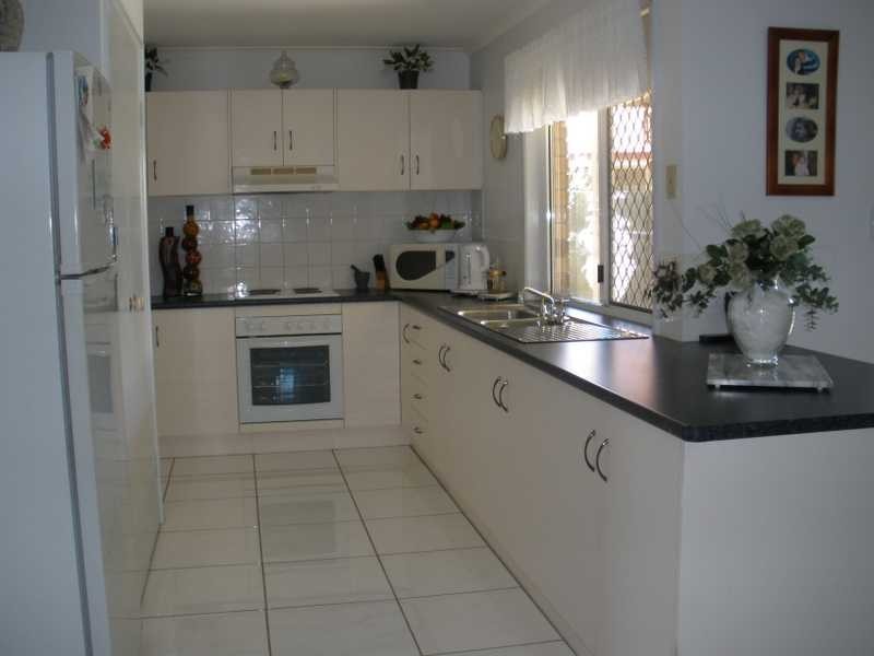 2 Spray Court, Beachmere QLD 4510