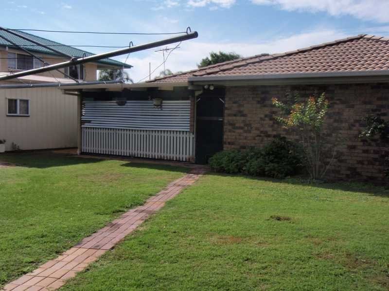 11 Intrepid Court, Beachmere QLD 4510