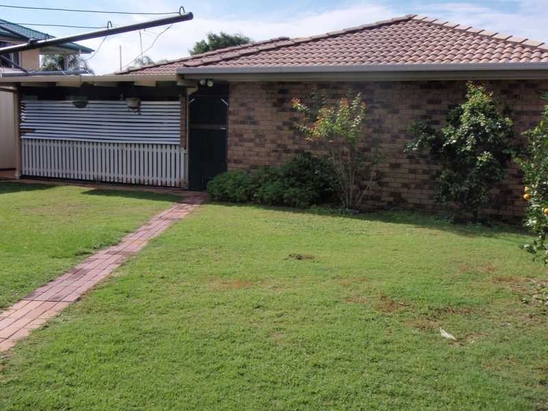 11 Intrepid Court, Beachmere QLD 4510