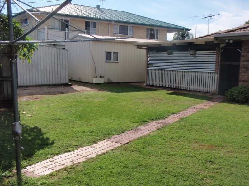 11 Intrepid Court, Beachmere QLD 4510