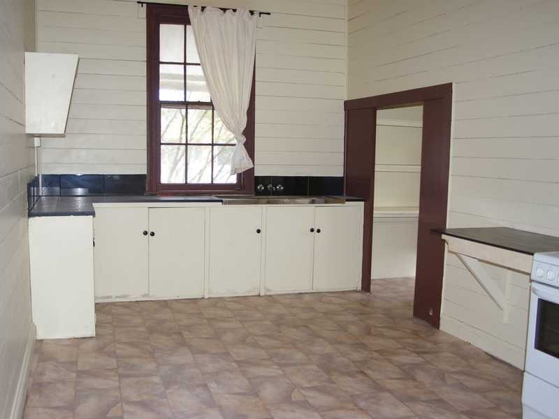 2 Bishop Road, Beachmere QLD 4510