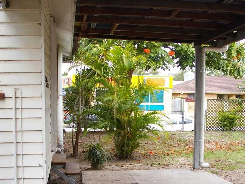 2 Bishop Road, Beachmere QLD 4510